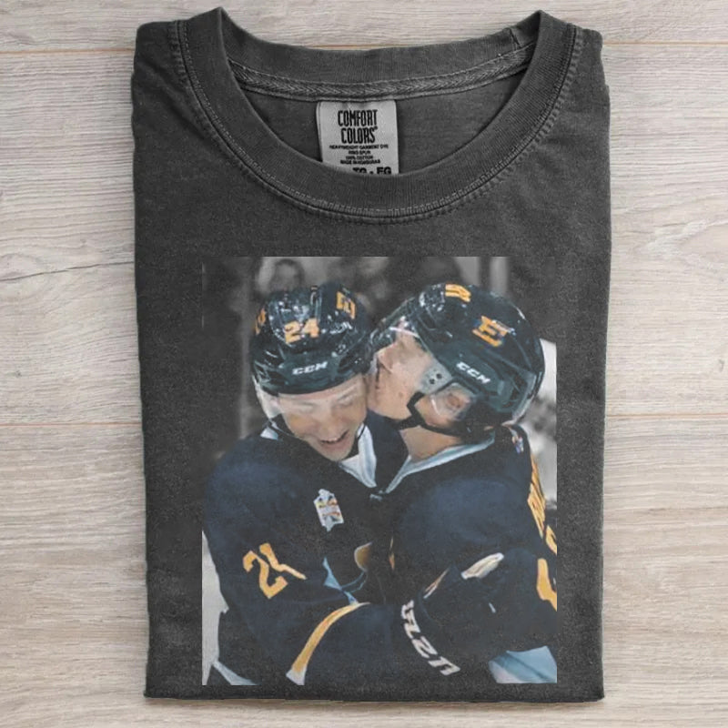 Ilya Rozanov & Shane Hollander Hockey Romance T-shirt