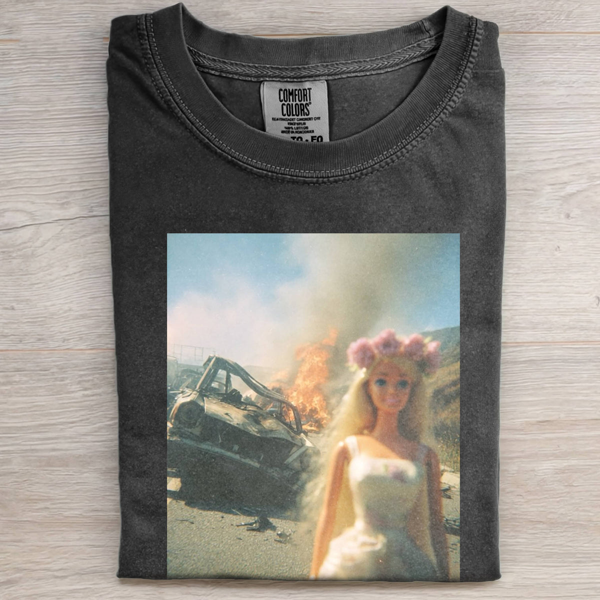 BIZARRE ART, CAR CRASH ART, RETRO ART, BARBIECORE T-SHIRT