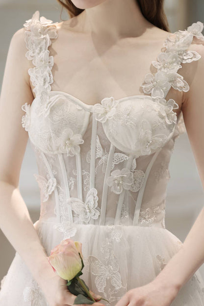 Robe longue corset évasée blanche à fleurs 3D