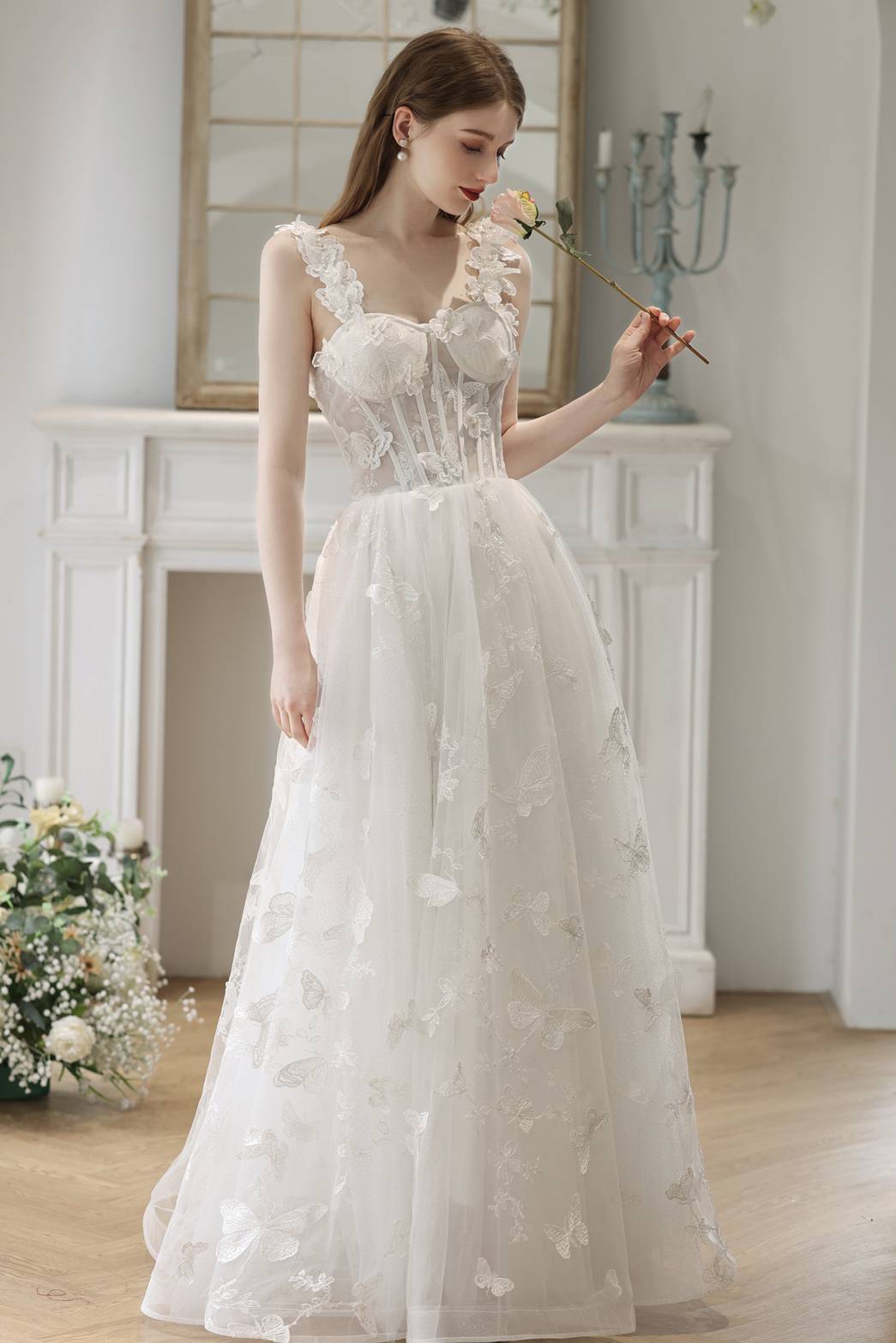 Robe longue corset évasée blanche à fleurs 3D