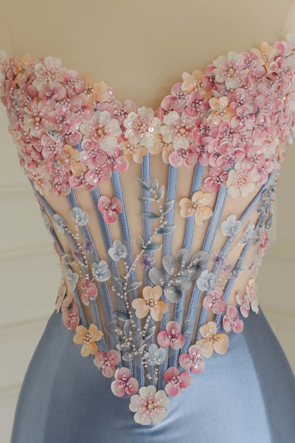 Robe de bal sirène en satin bleu avec fleurs 3D
